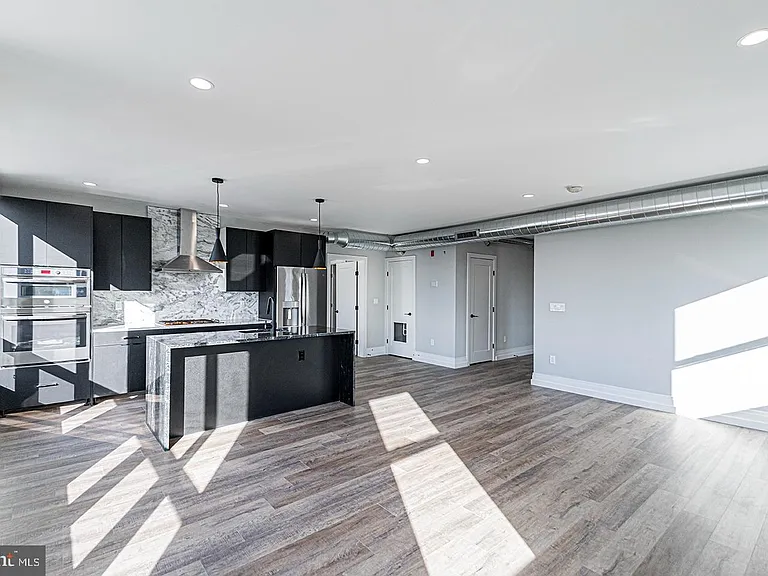 526 Brown St #206 — Photo 6