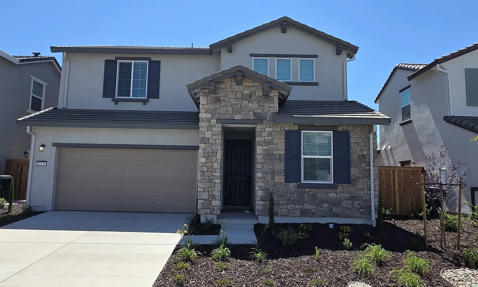 4 bed, 2463 sqft, $3,200 — Photo 3