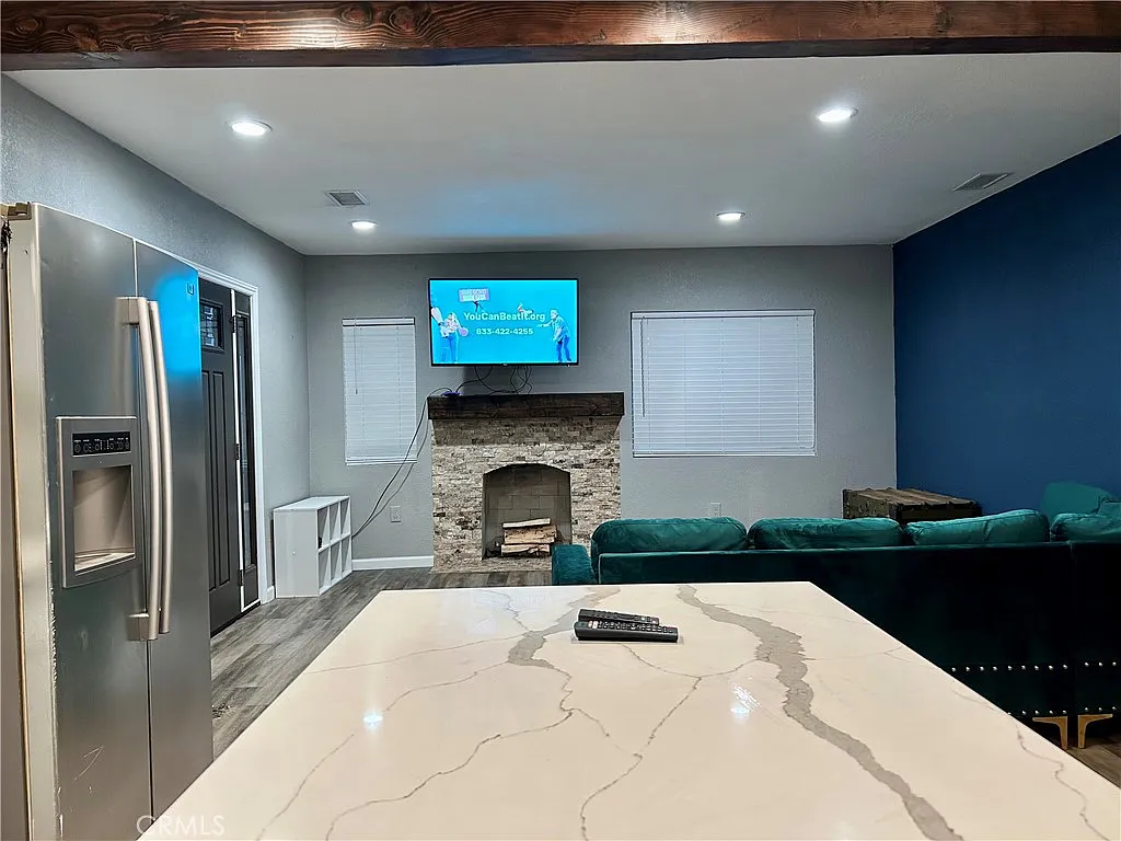 3 bed, 1120 sqft, $3,200 — Photo 3