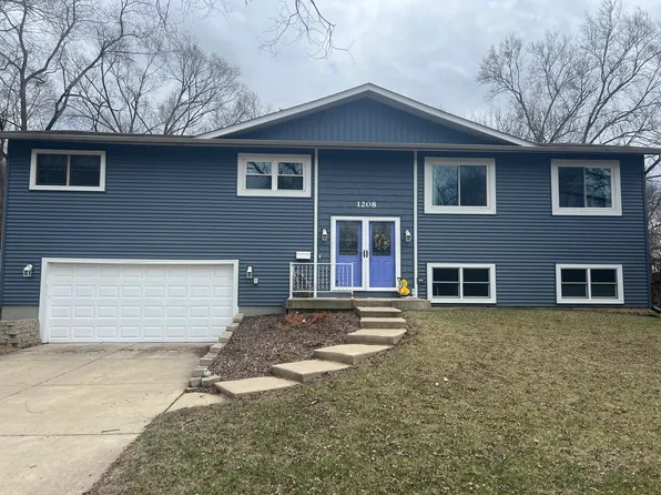 1208 Arlington Dr E, Hanover Park, IL 60133