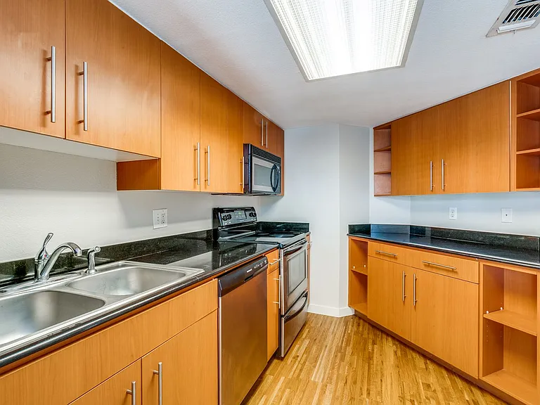 3901 Travis St #107 — Photo 6
