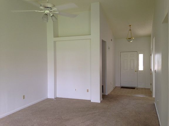 3rd image of 738 Hollowood Ln