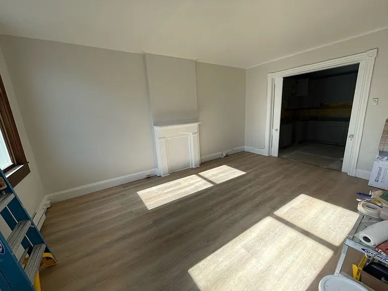 125 E Broad St — Photo 3