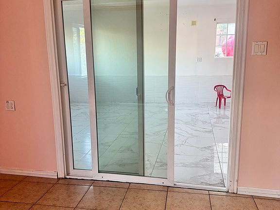 4th image of 3064 Inez St