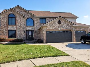 19267 Tree Ct, Macomb, MI 48044