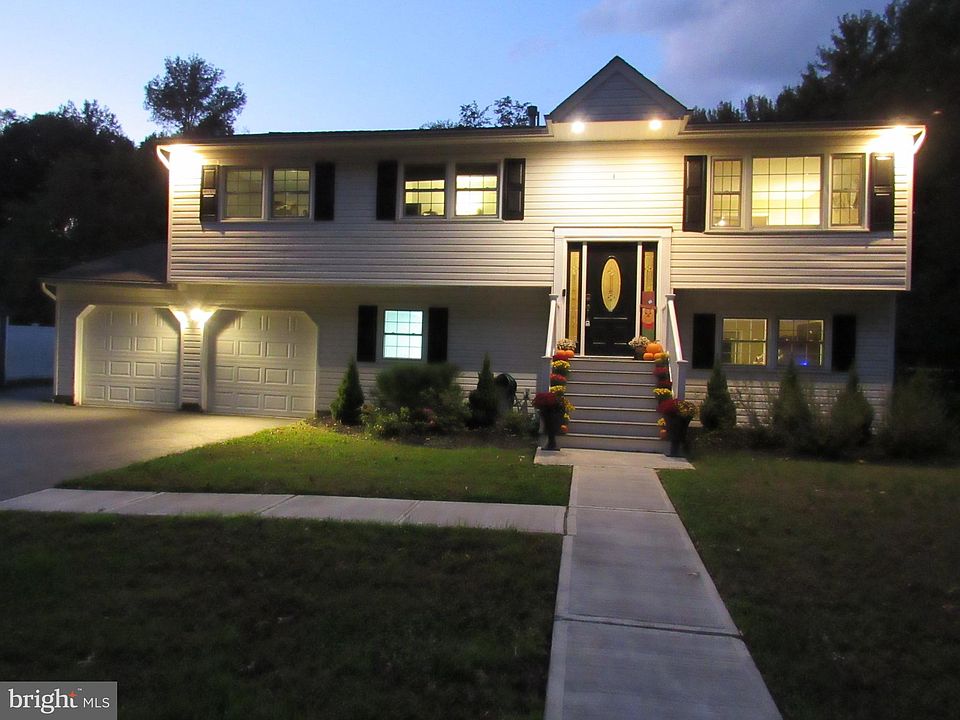 1st image of 64 Pine Dr