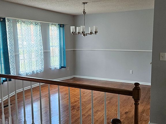 5th image of 427 W Smithfield Cir