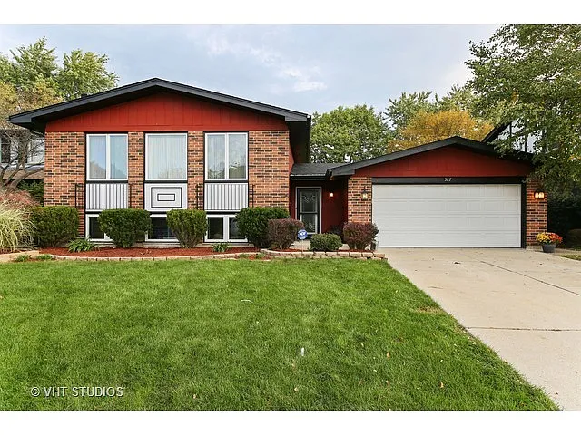 587 Queenswood Ln photo 1