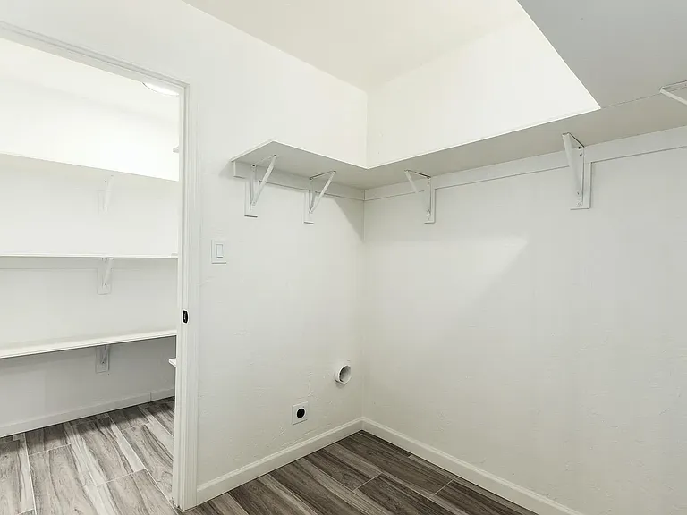 2222 E Blacklidge Dr — Photo 16