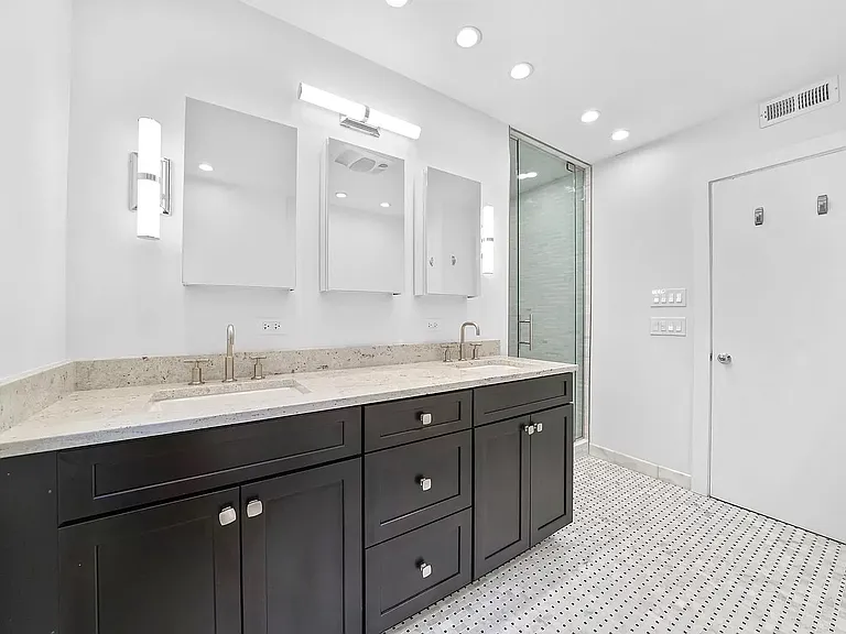 2545 W Lunt Ave #1 — Photo 15
