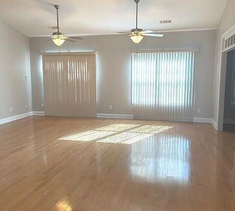 3rd image of 1604 Commonwealth Cir