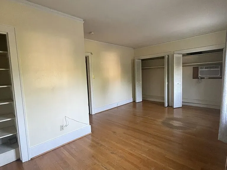 403 S Division St — Photo 31
