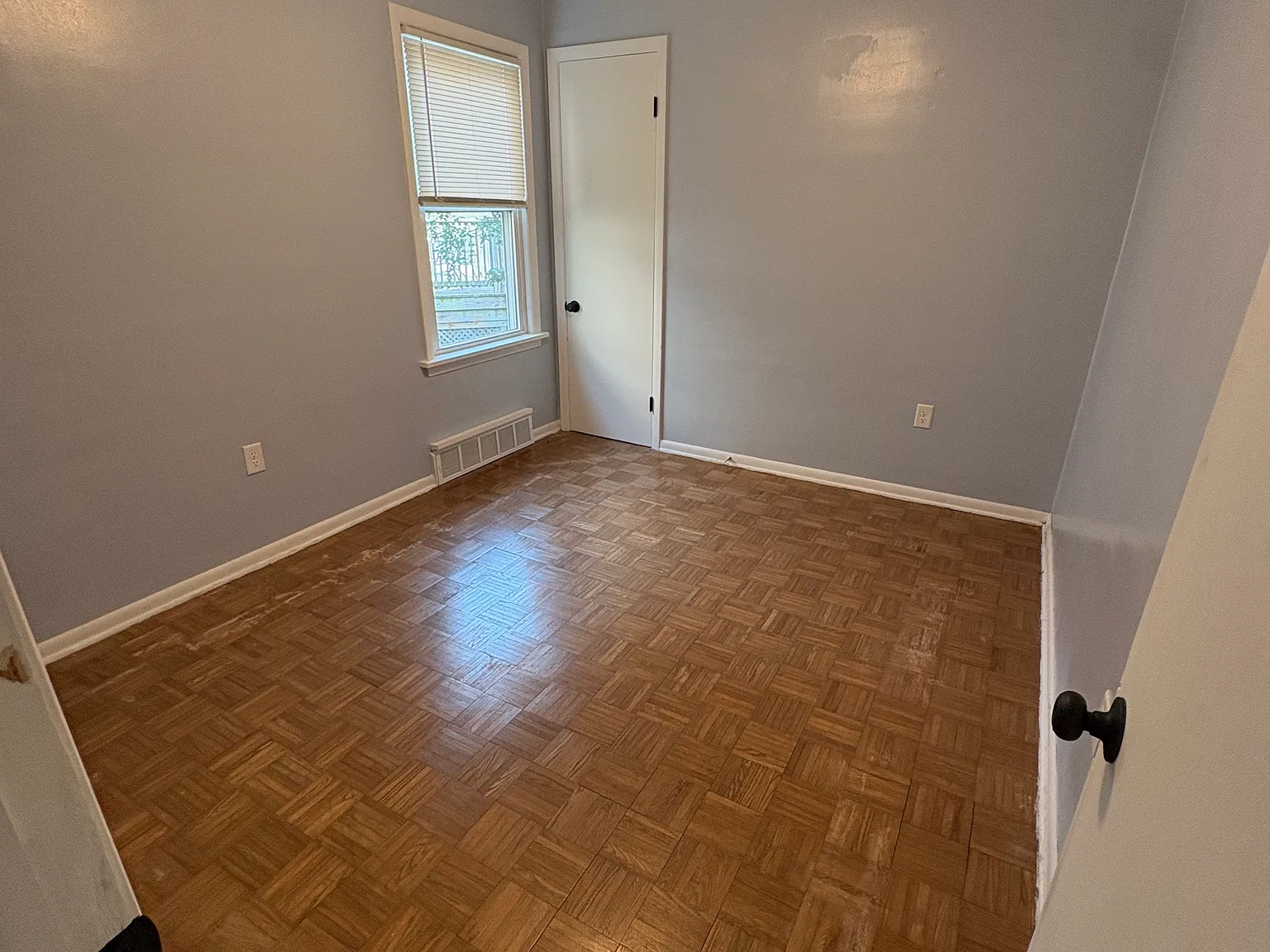 2 bed, 1000 sqft, $1,300 — Photo 4