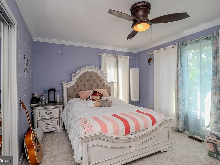 61 Amherst Way — Photo 31