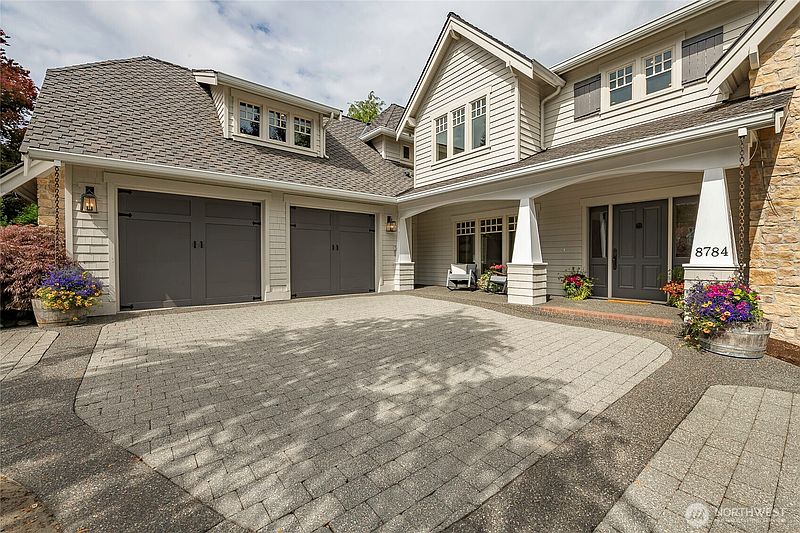 3rd image of 8784 Goshawk Road