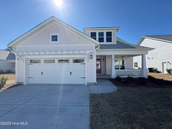102 E Singing Avenue, Hampstead, NC 28443