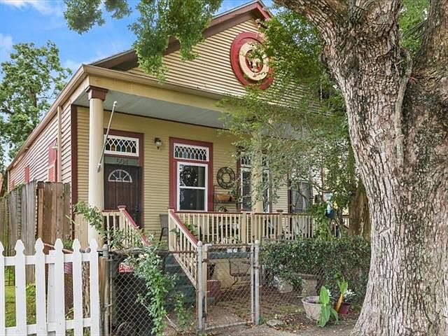 1st image of 504 Diana St