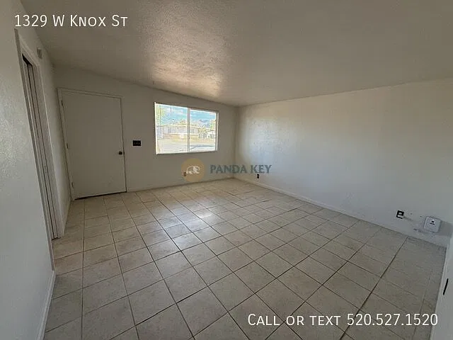 3 bed, 1040 sqft, $1,500 — Photo 3