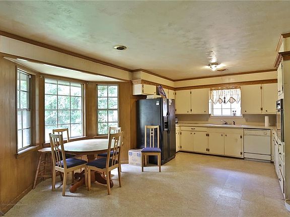 5th image of 866 Westwood Dr