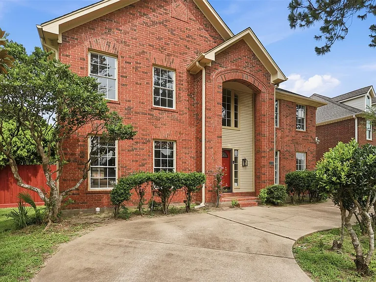 2114 Gentryside Dr — Photo 3