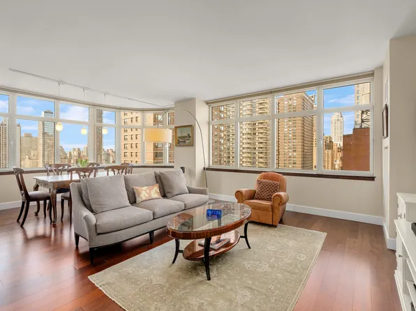 181 East 90th Street 14B image 2 of 10