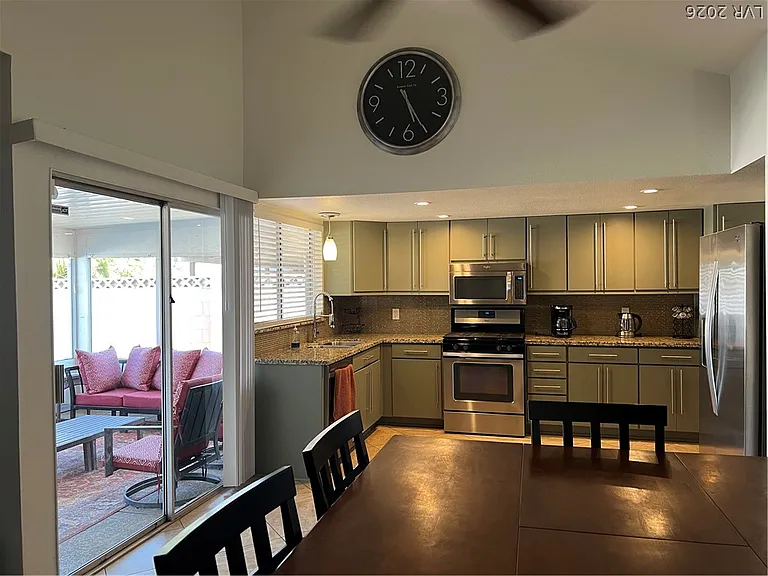 3956 Clear View Dr — Photo 35
