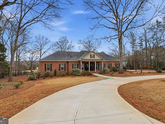 5th image of 136 Deerhollow Rd