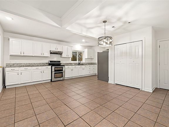 3rd image of 18003 Habberton Rd