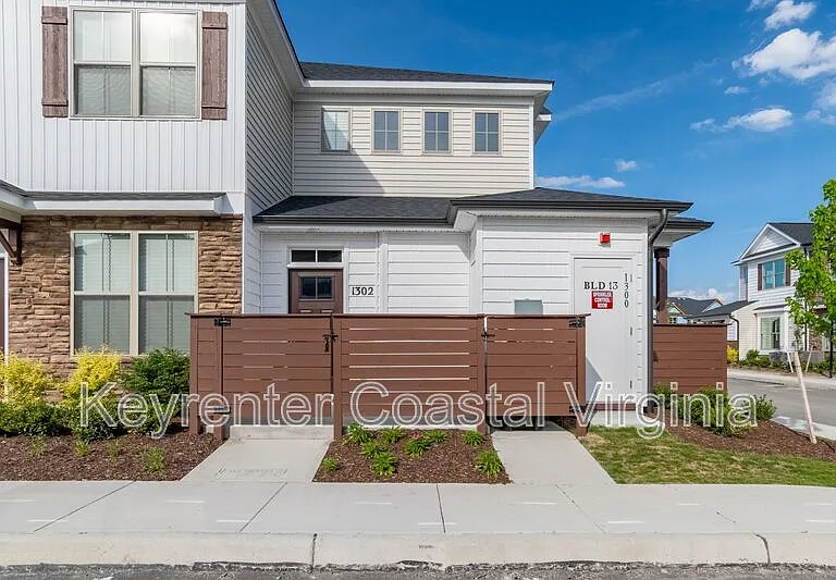 1302 Kathy Ann Way E — Photo 2