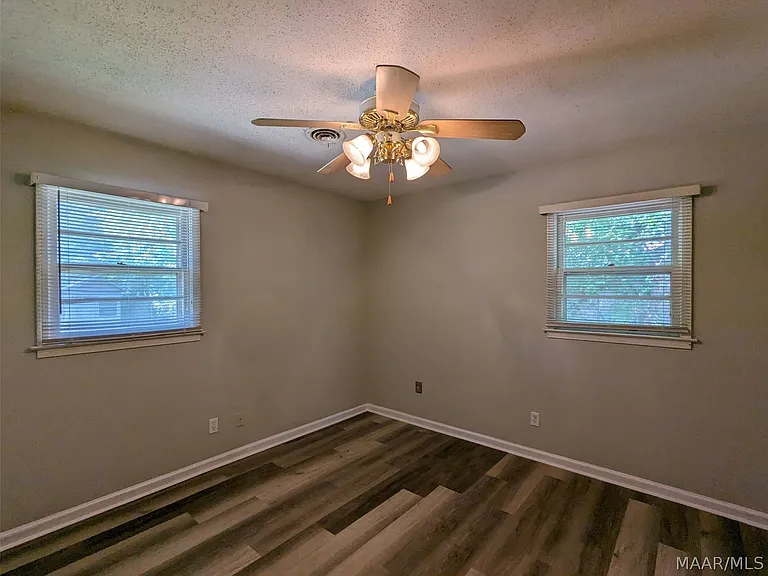 3318 Habersham Rd — Photo 11