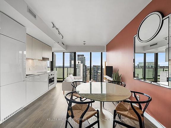 5th image of 161 Roehampton Ave #4102