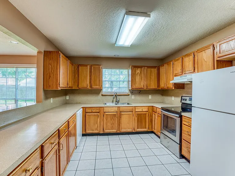 19311 Cypress Bay Dr — Photo 9