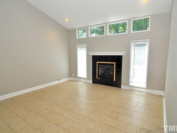 2nd image of 903 E Franklin St #903