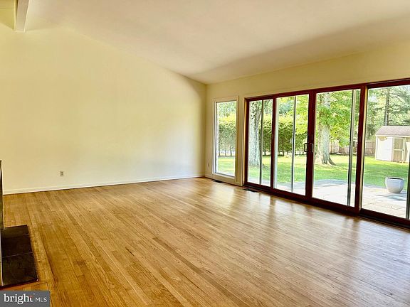 3rd image of 28 Pardoe Rd