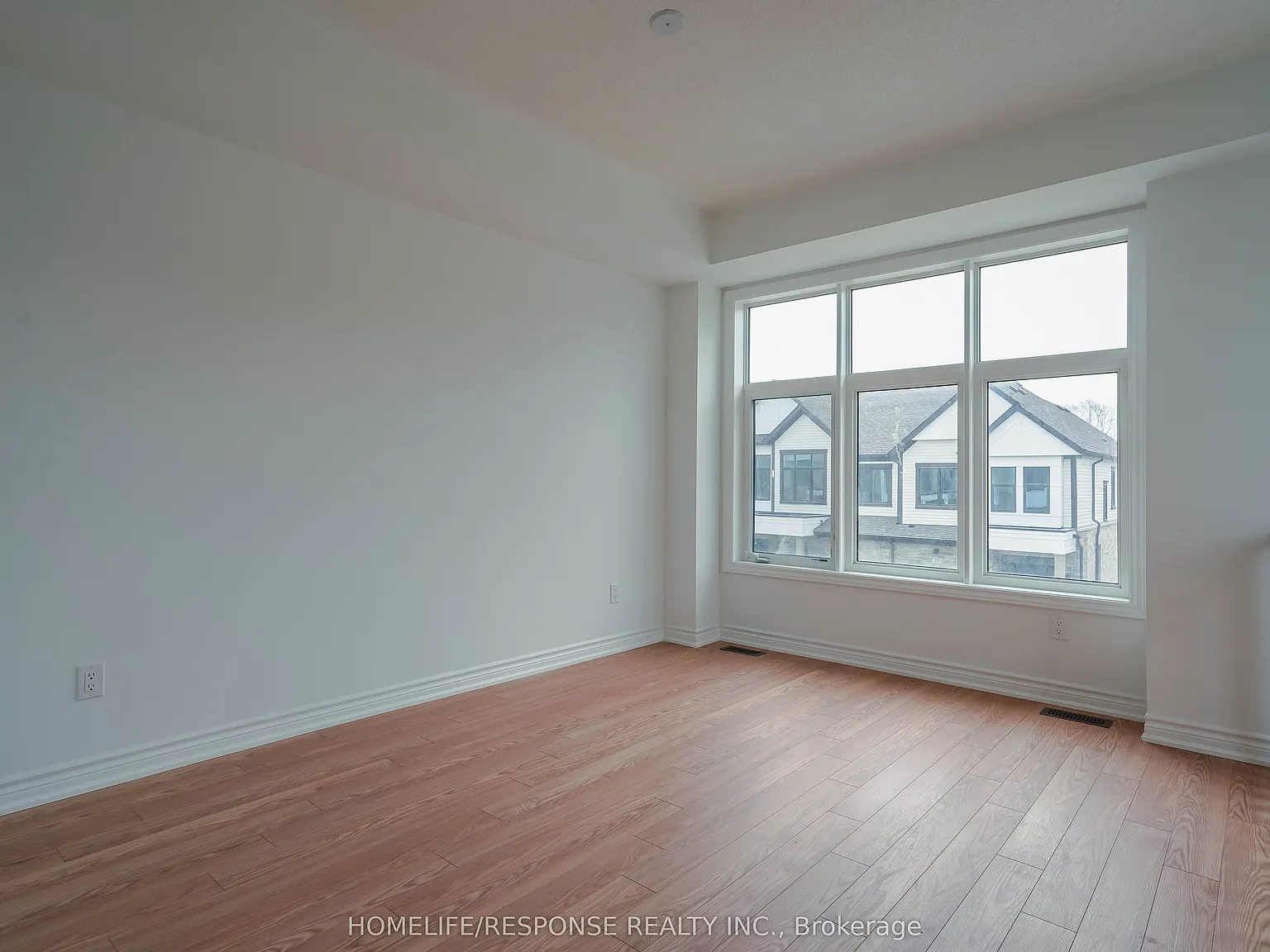 4 bed, $2,950 — Photo 1