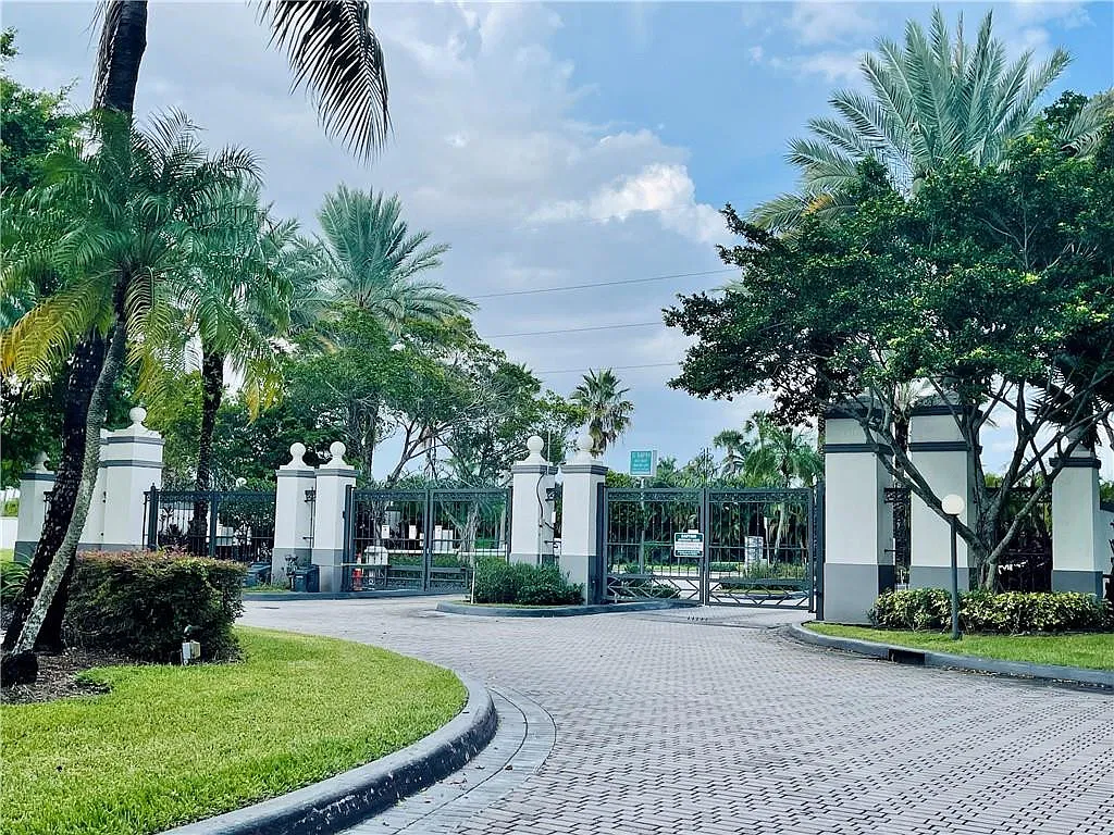 2 bed, 2.0 bath, 994 sqft, $2,825 — Photo 4