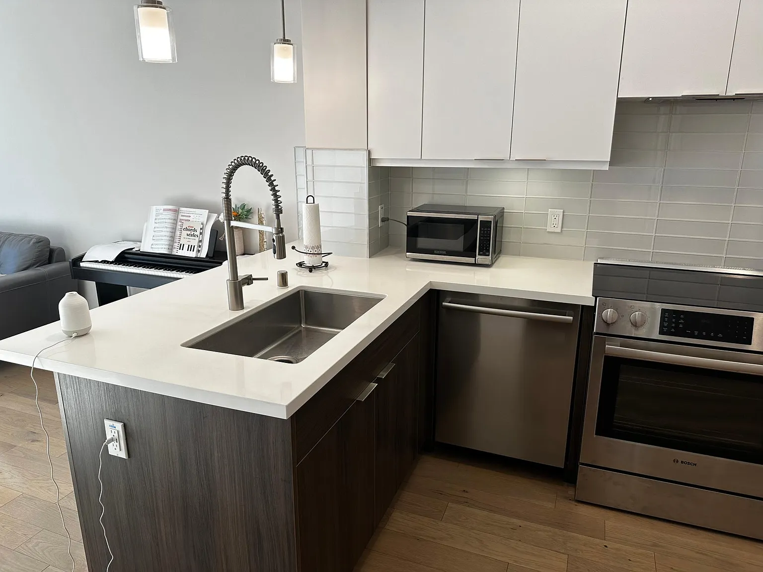 901 Jefferson St — Photo 2