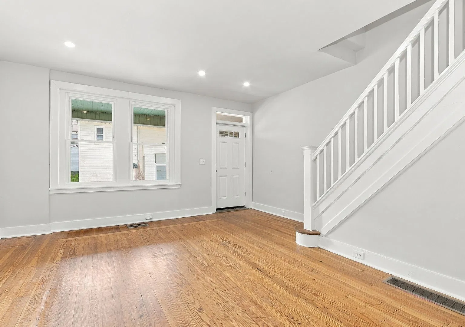 3 Bedroom 1 Bathroom House for Rent — Photo 3
