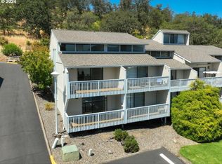 25 NW Mountain View Dr, Roseburg, OR 97471