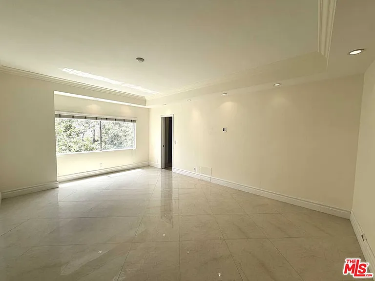 121 S Palm Dr #404A — Photo 17