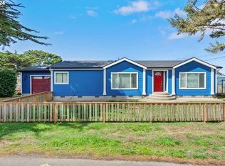 815 10th St SW, Bandon, OR 97411