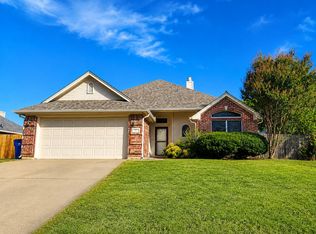 617 Pleasant Valley Dr, Burleson, TX 76028