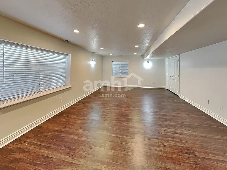 3672 E Nairn Dr — Photo 16