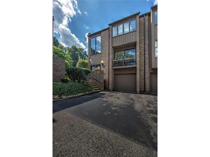 321 Elm Ct photo 1