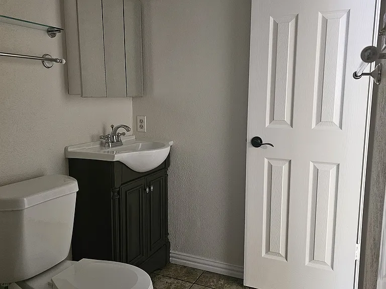 617 Country Ln — Photo 10