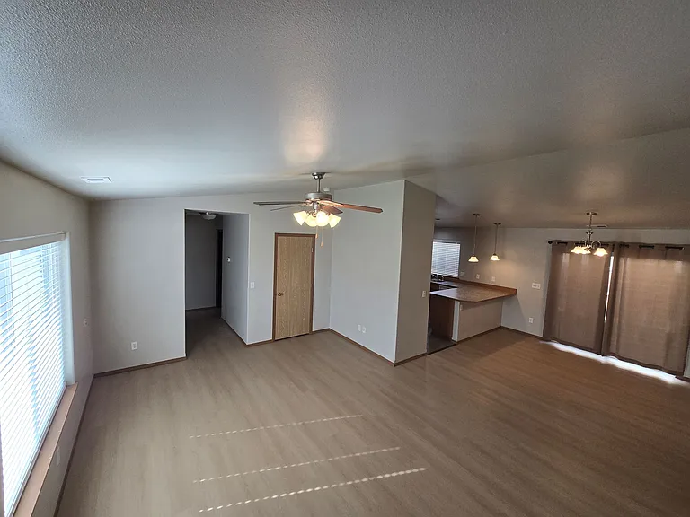500 E Kristen Ave — Photo 5