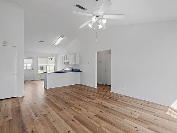 4th image of 313 Wesley Dr