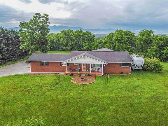 4th image of 1124 Carolina Dr