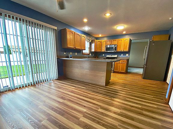 5th image of 429 Shepherds Cove Dr