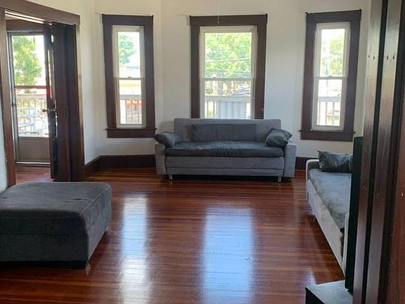3rd image of 274 Belmont St #2